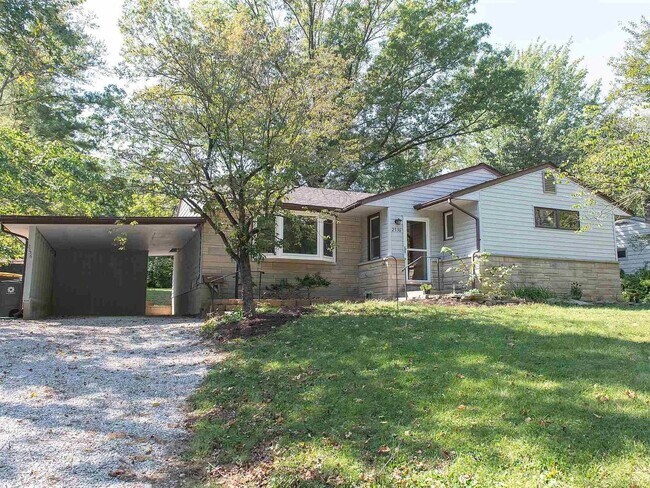 Foto del edificio - 2536 E 8th St