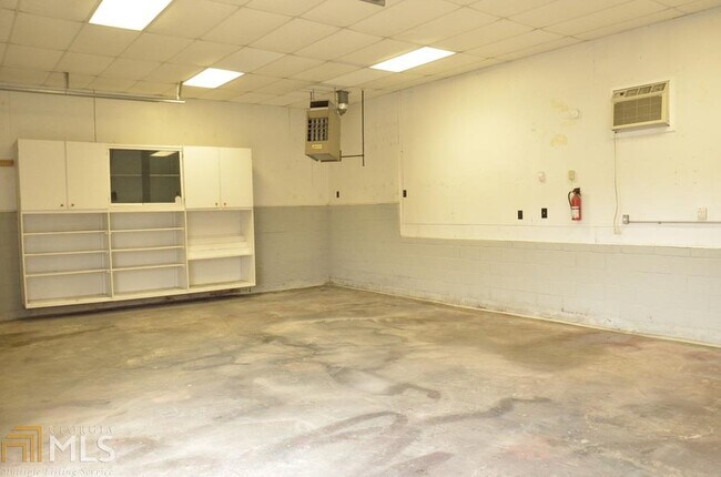 Building Photo - 6307 Wellington Way