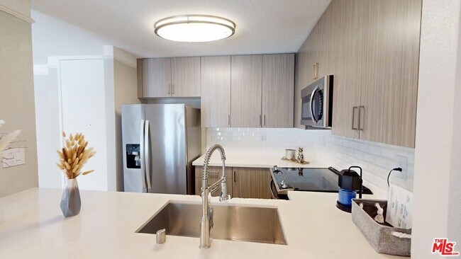 Foto del edificio - 6600 Beachview Dr