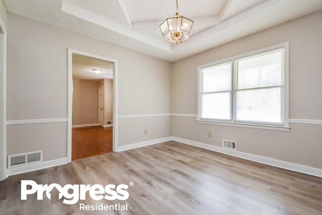 Building Photo - 1200 Great Oaks Dr SE