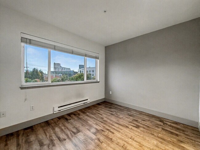 Foto del edificio - Beautiful Queen Anne Condo with Puget Sound Views & Secure Parking!