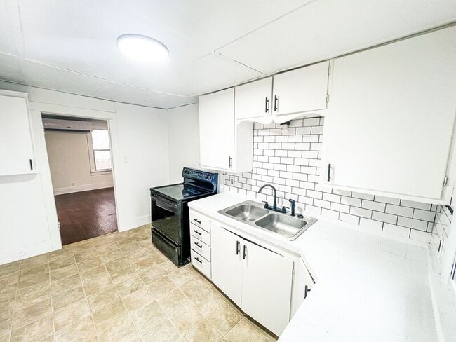 Foto del edificio - 120 E Maple St