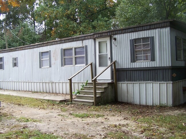 Building Photo - Nice Country living 2 Bedroom 1 Bath