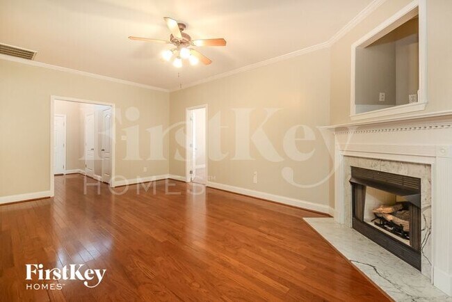 Foto del edificio - 4345 Canterbury St