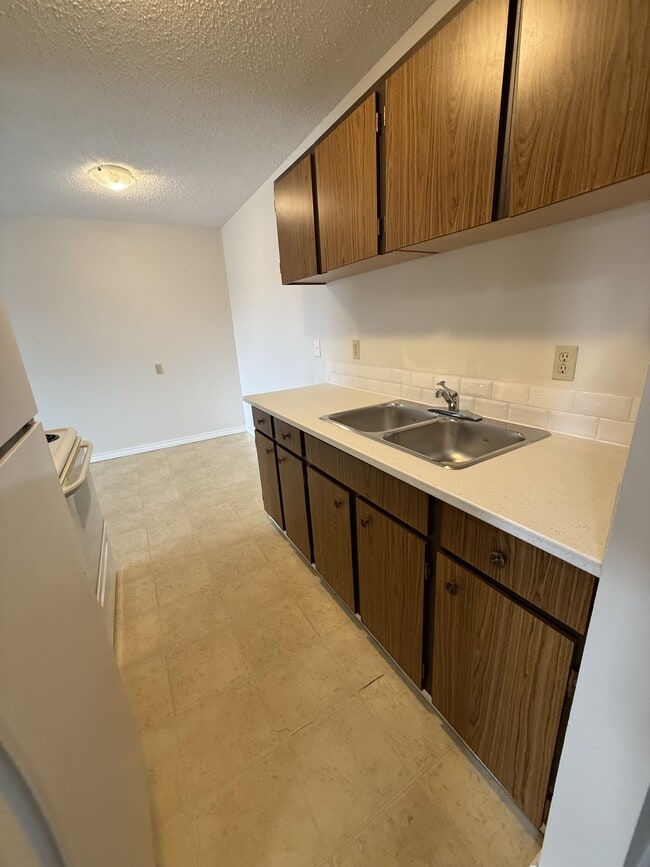 Building Photo - 80 Brookwood Dr