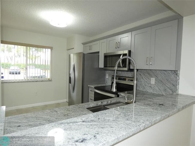 Building Photo - 9525 Weldon Cir
