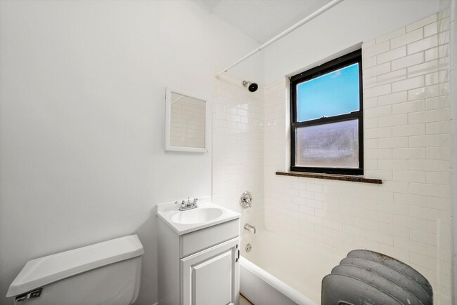 Foto del edificio - 2649 N Spaulding Ave