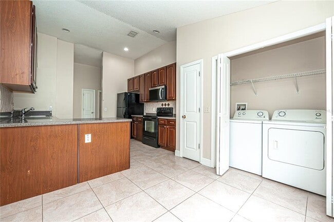 Foto del edificio - 2709 Lucas Lakes Ln