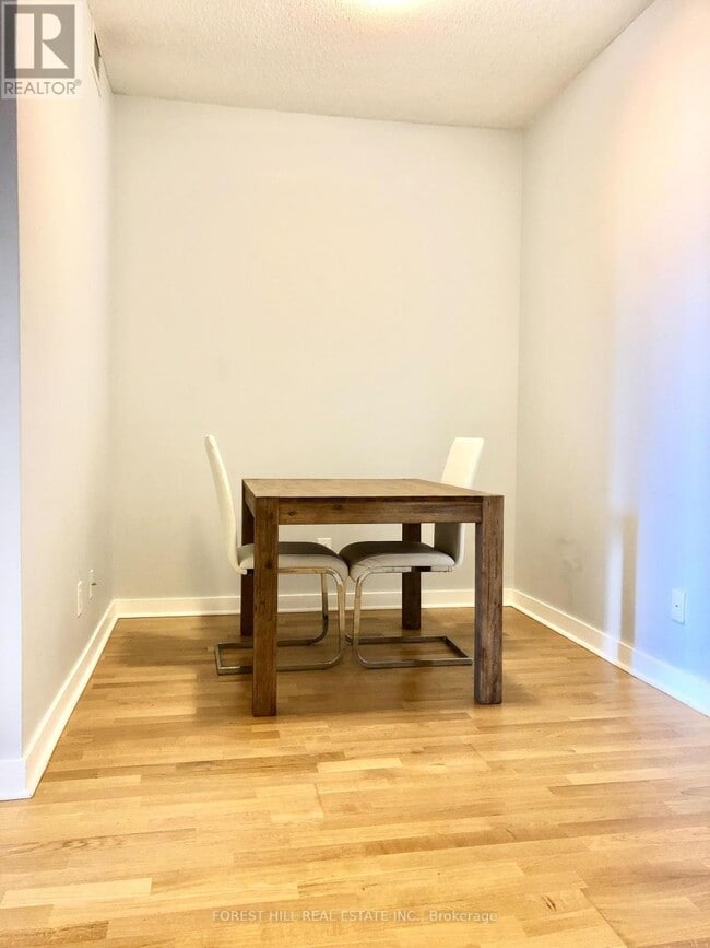 Building Photo - 295 Adelaide St W