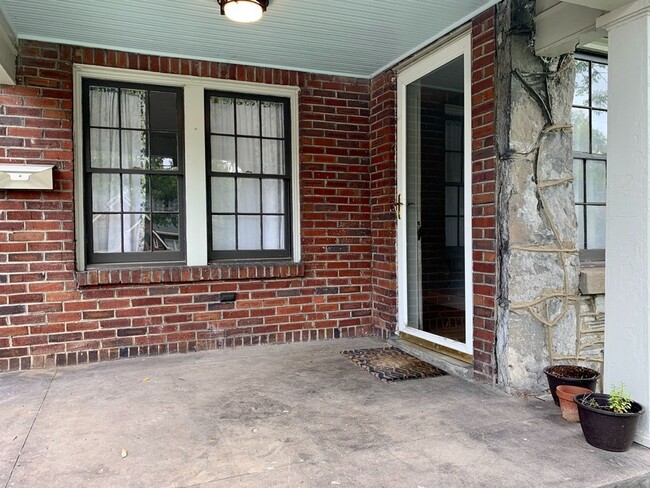 Building Photo - Updated 12th S Bungalow