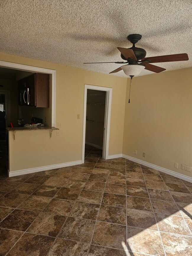 Open concept - 144 Roycroft Ave