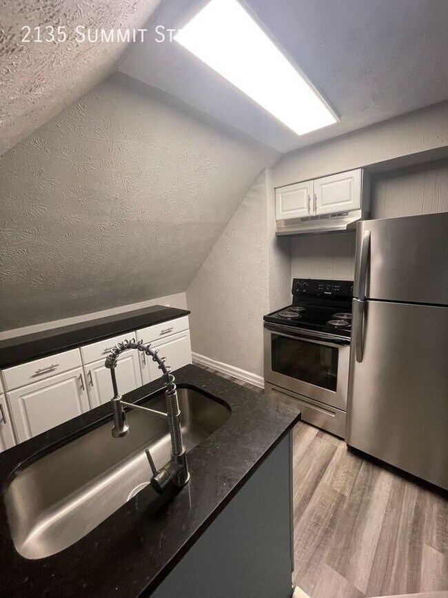 Foto del edificio - 2135 Summit St