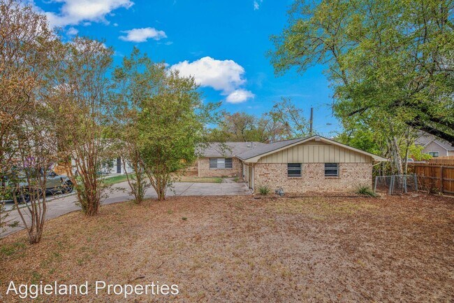 Building Photo - 4 br, 2 bath House - 1313 Leacrest