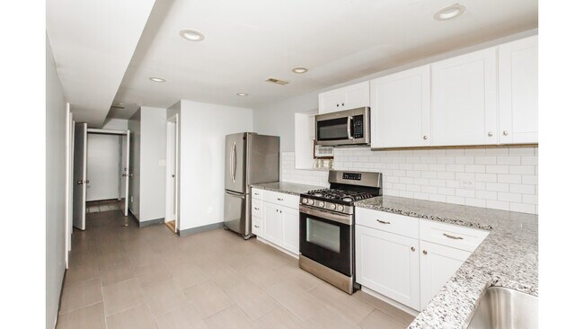 Foto del edificio - 3129 W Augusta Blvd