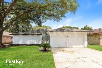 Building Photo - 2515 N Spring Dr