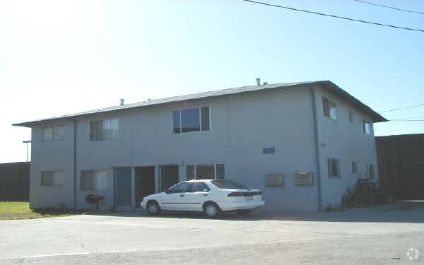 Building Photo - 9305 Oscar Ave