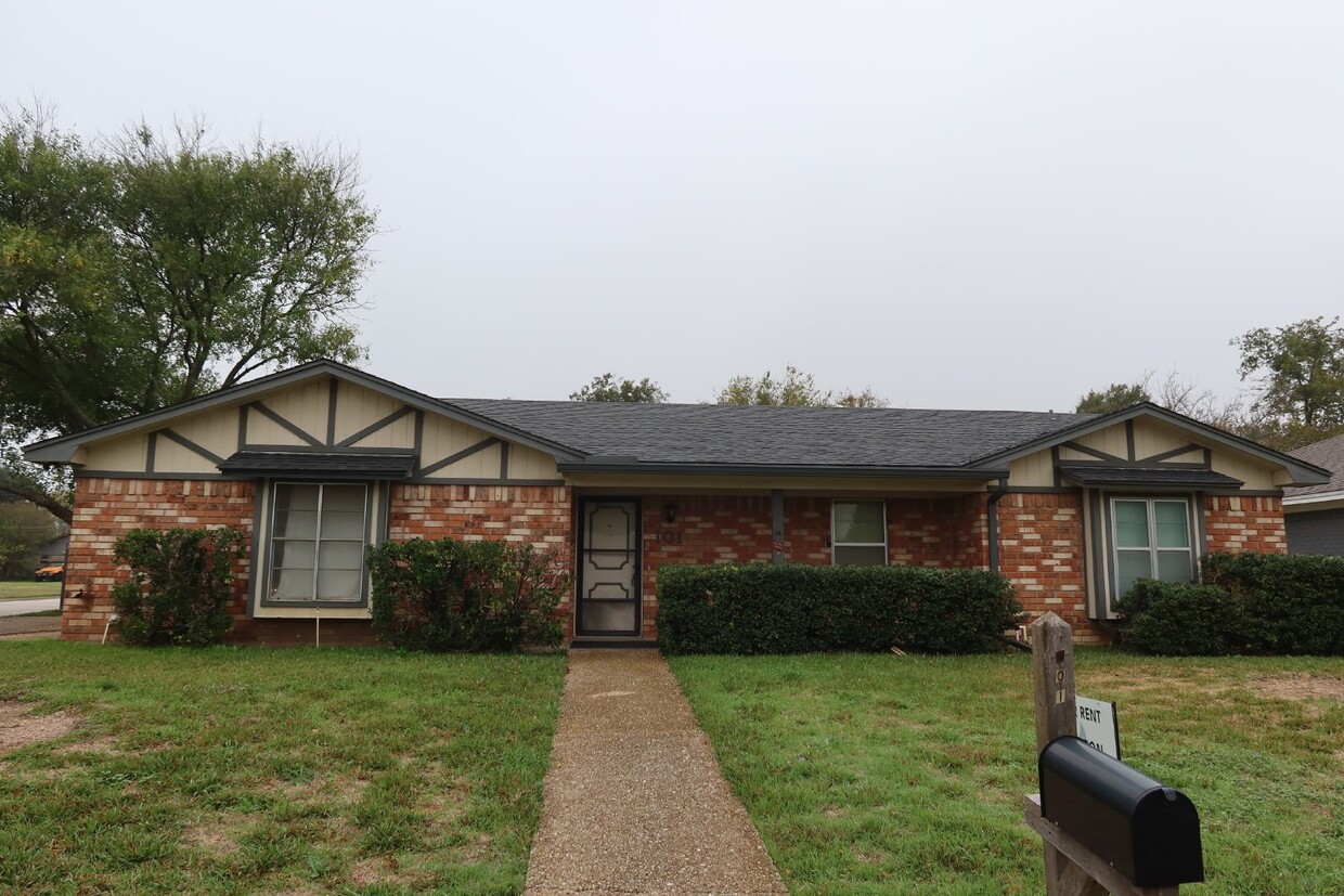 Foto principal - Welcome to 101 Travis Lane in Hewitt, TX!