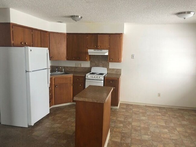 Building Photo - LINDEN COURT APARTMENTS