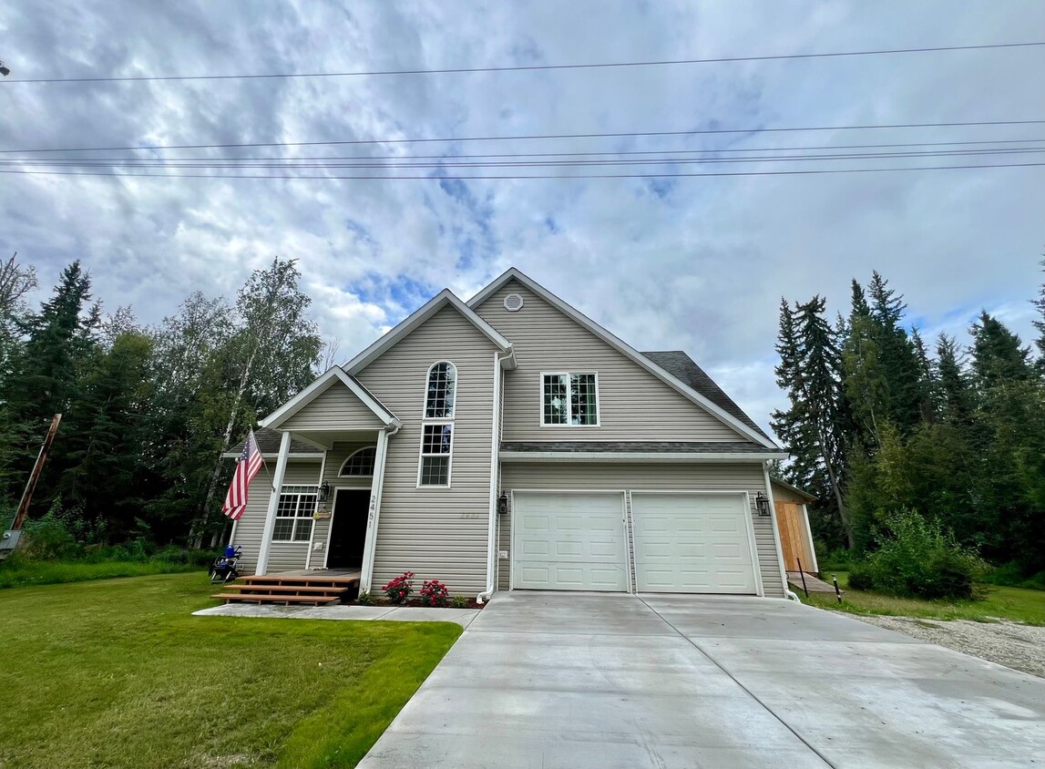 Primary Photo - Stunning 3-Bedroom, 3-Bath Waterfront Home...