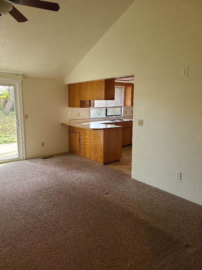 Foto del edificio - Comfortable 3 bed, 2 bath home in Medford