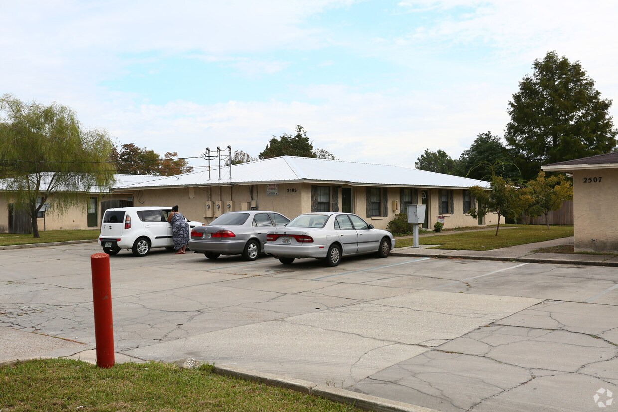 Primary Photo - 2505 Minnesota Ave