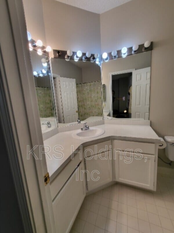 Building Photo - 13070 Autumn Woods Way