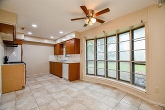 Building Photo - 5810 Fontenelle Dr