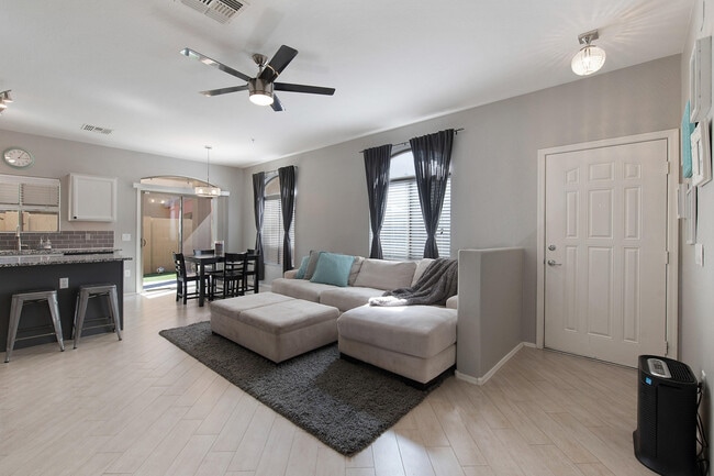 Family Room - 2250 E Deer Valley Rd