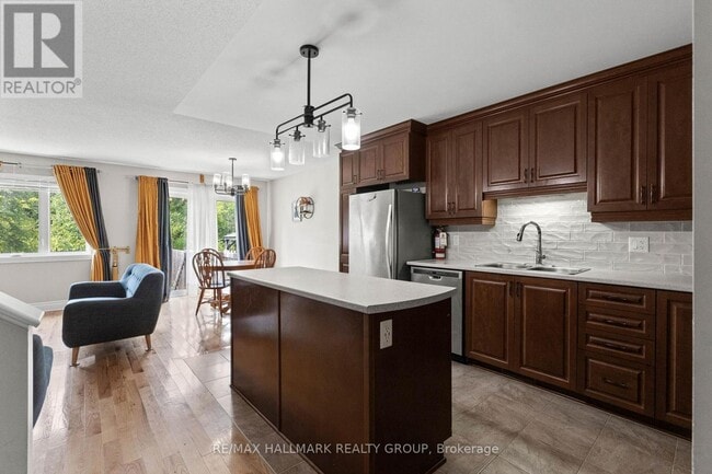 Building Photo - 2309 Marble Cres