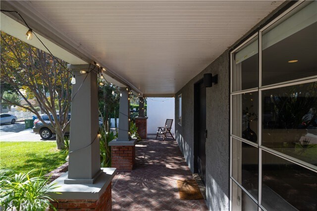Building Photo - 11049 Blix St