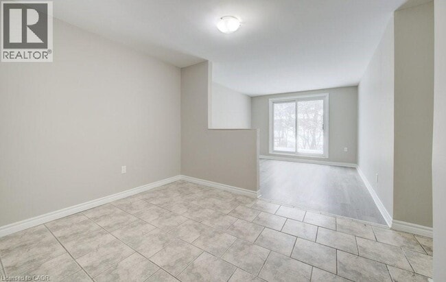 Photo du bâtiment - 930 Eagle St N