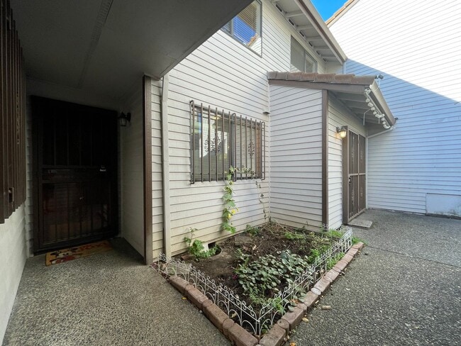 Photo - 2Bd/2Ba Unit Located in a Lovely Private Neighborhood in Happy Valley ~ Detached Garage, Washer &... House