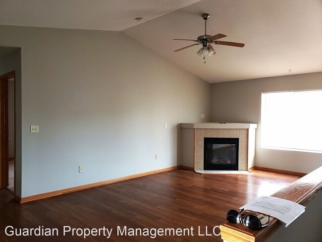 Building Photo - 5 br, 3 bath House - 1232 E Village Estates