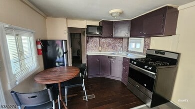 Building Photo - 3260 US-22