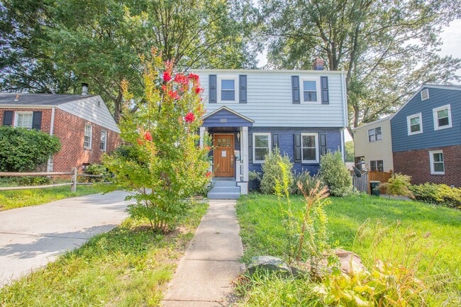 Building Photo - Beautiful 4 BR/2 BA Single-Family Home in ...