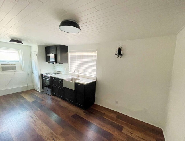 Foto del edificio - Unbelievable Old Town 1bd! Private compound casita!