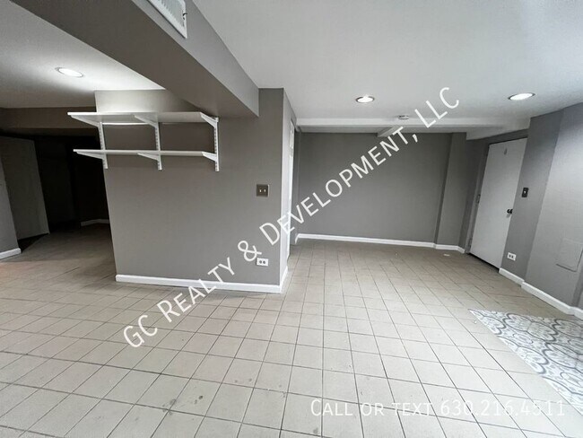 Foto del edificio - 2227 N Clybourn Ave