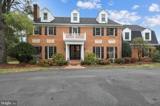 Building Photo - 10605 River Oaks Ln