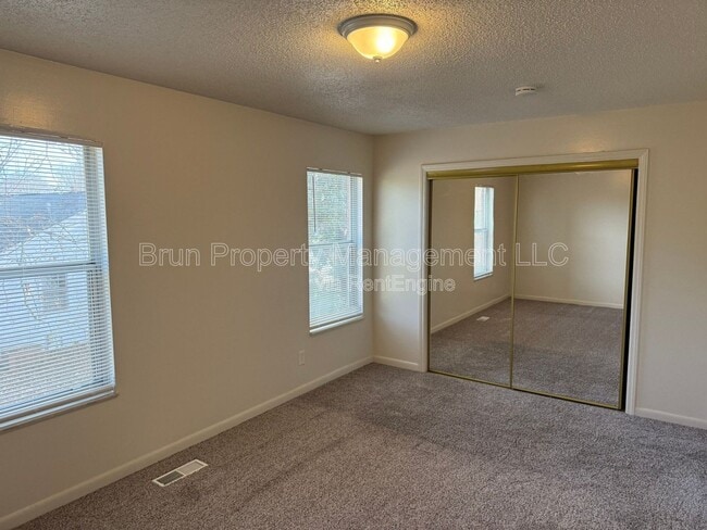 Building Photo - 1105 W Parkway Ave