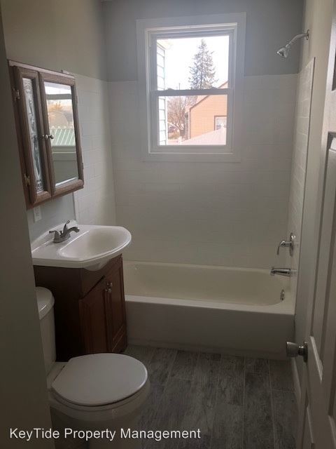 Building Photo - 3 br, 1 bath House - 406 Leach St