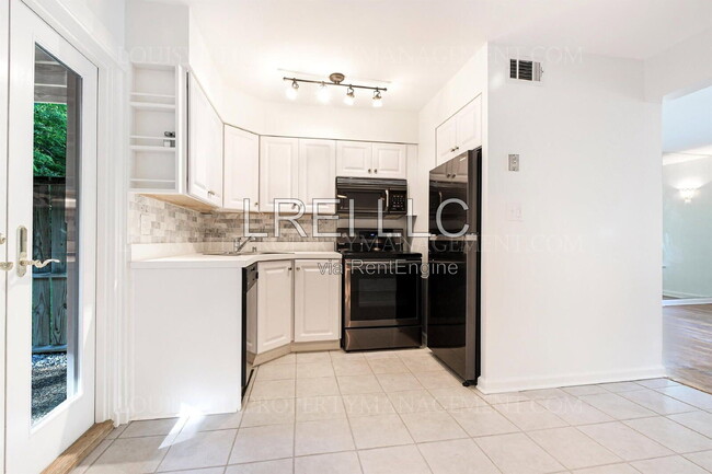 Building Photo - 4105 Stoneview Dr