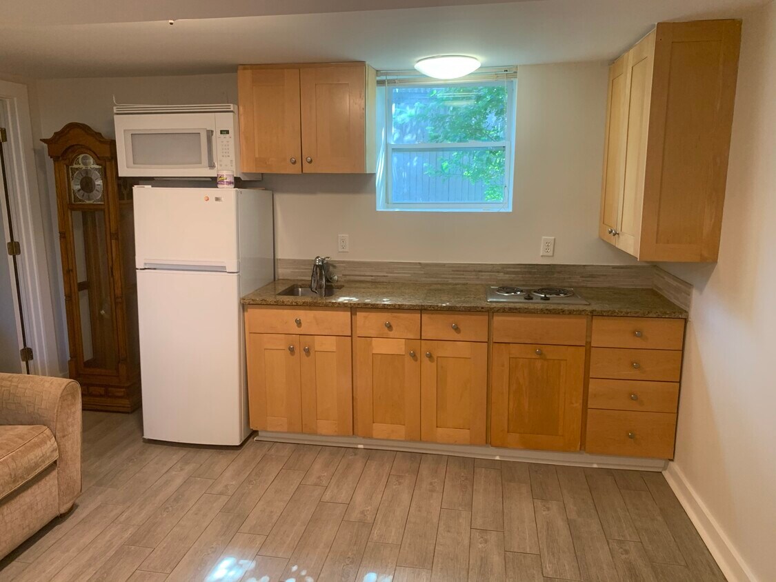 Kitchen - 6 Waverly Pl