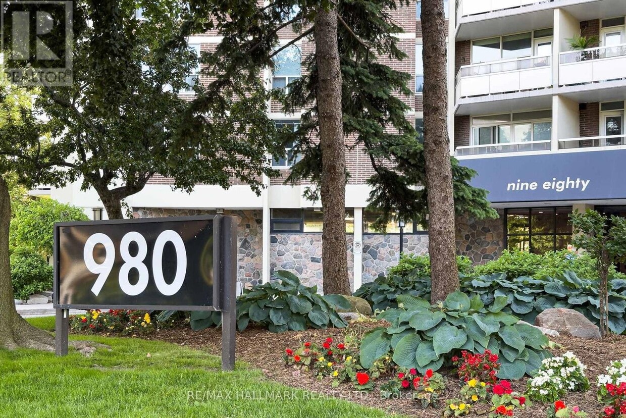 Primary Photo - 980-2980 Broadview Ave