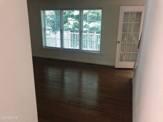 Building Photo - 11 Cabernet Dr