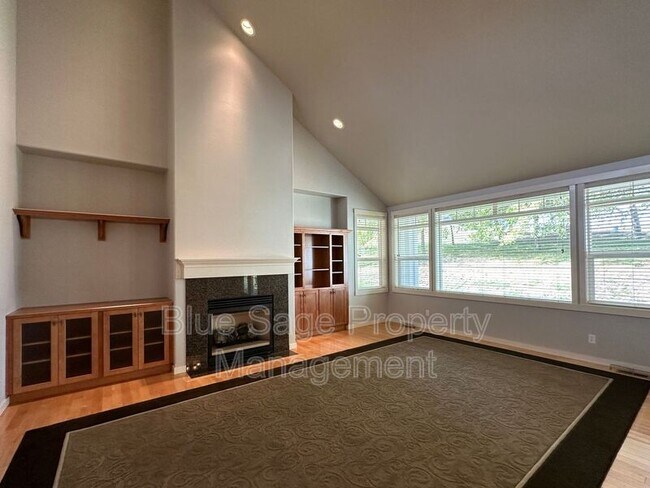 Building Photo - 20 Tanoak Ct