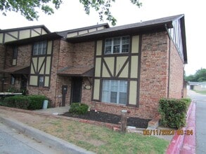 Building Photo - 4545 NE Bell Ave