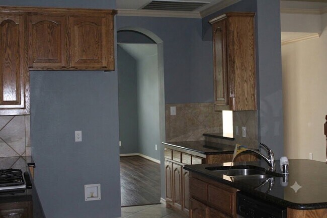 Foto del edificio - 3410 Somerset Ln