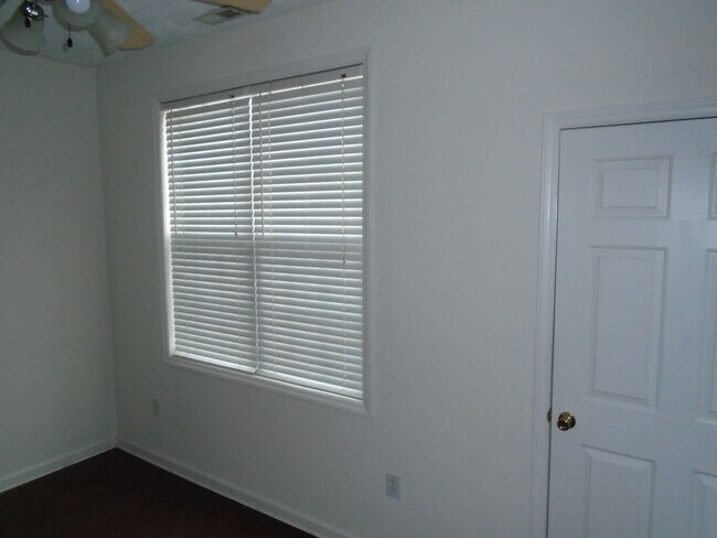 Foto del edificio - 645 Brandermill Rd