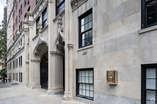 Foto del edificio - 1181-1197 Park Ave