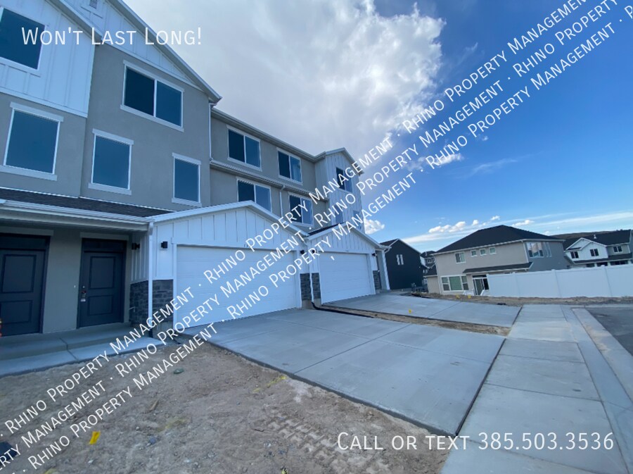 Foto principal - 3 Bedroom/2.5 Bathroom Townhome in Eagle M...